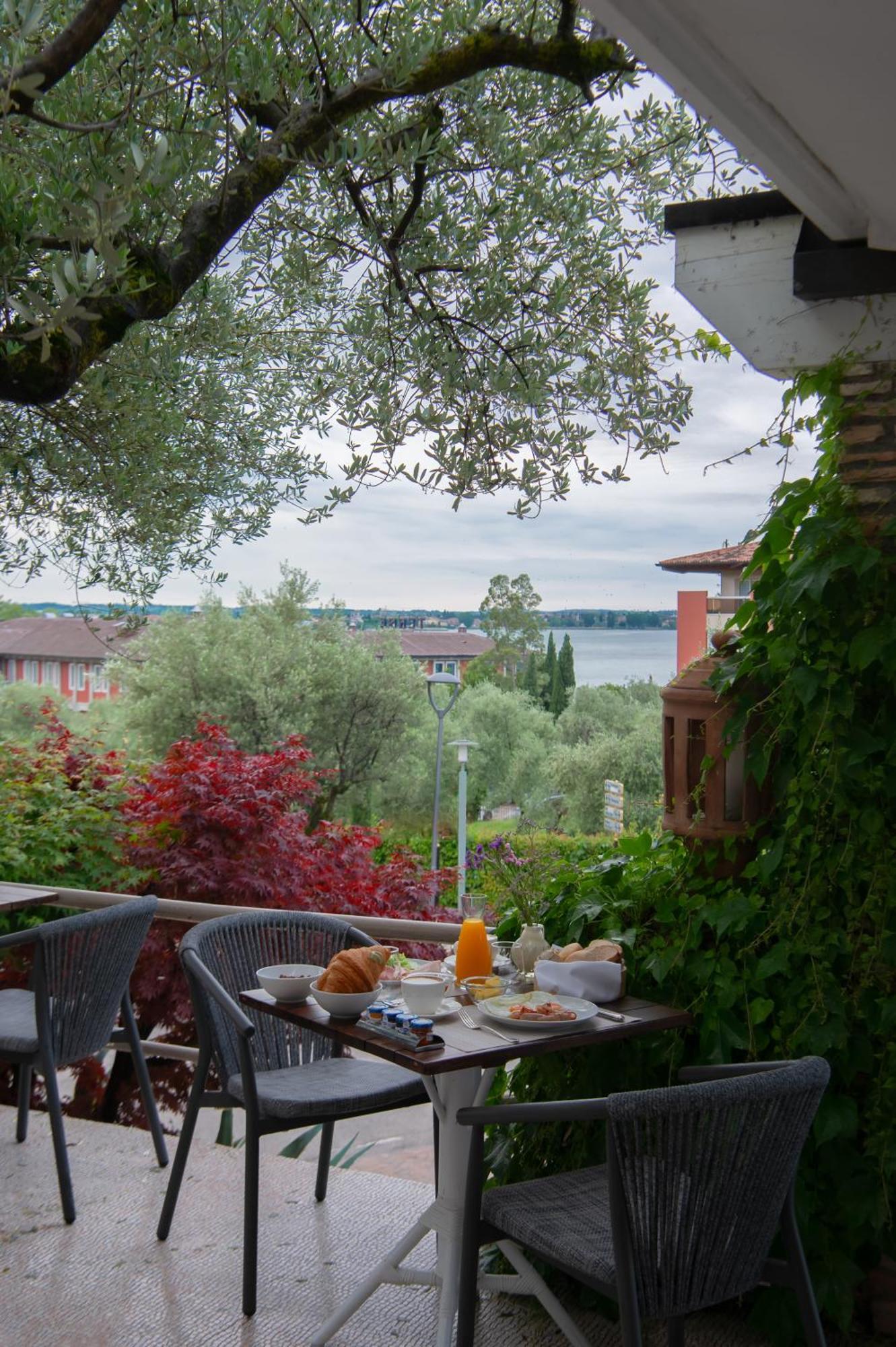 Olivi Hotel & Natural Spa Sirmione Exterior photo